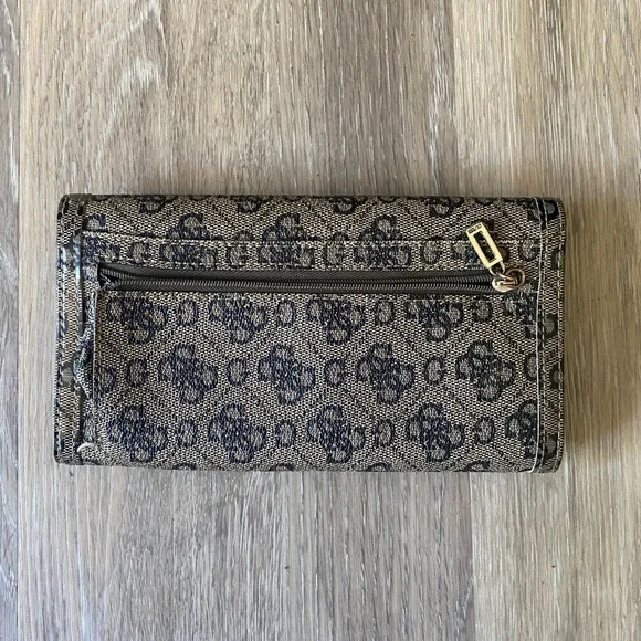 Guess Wallet - Picture 3 of 3
